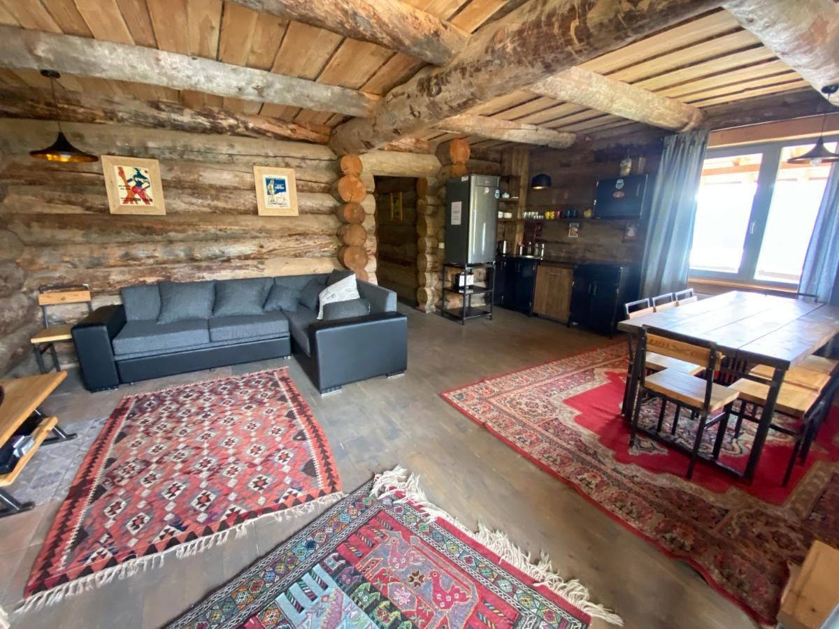 Mountain Cricket Chalets And Apartments Gudauri Ngoại thất bức ảnh