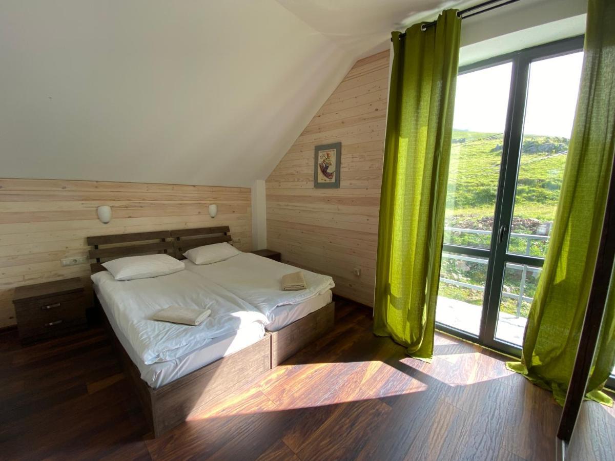 Mountain Cricket Chalets And Apartments Gudauri Ngoại thất bức ảnh