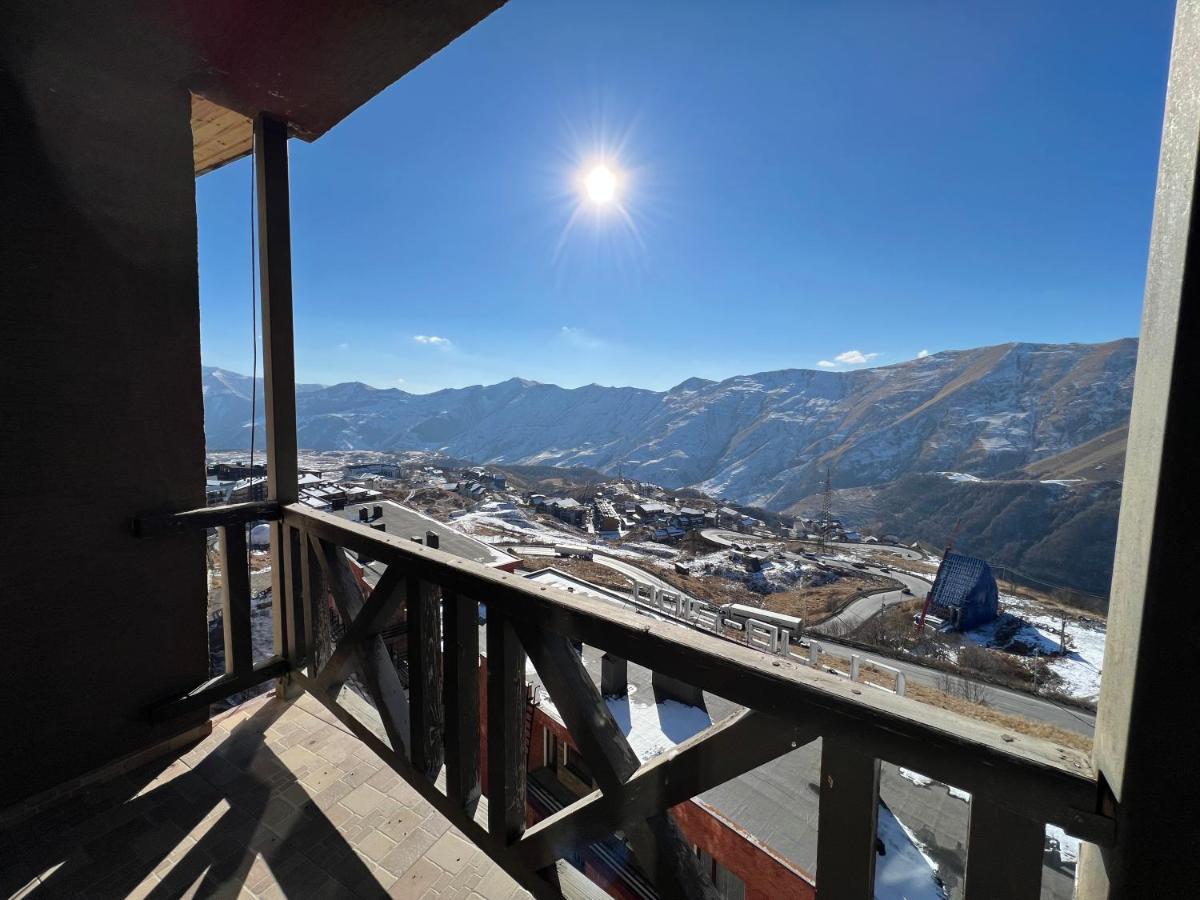 Mountain Cricket Chalets And Apartments Gudauri Ngoại thất bức ảnh