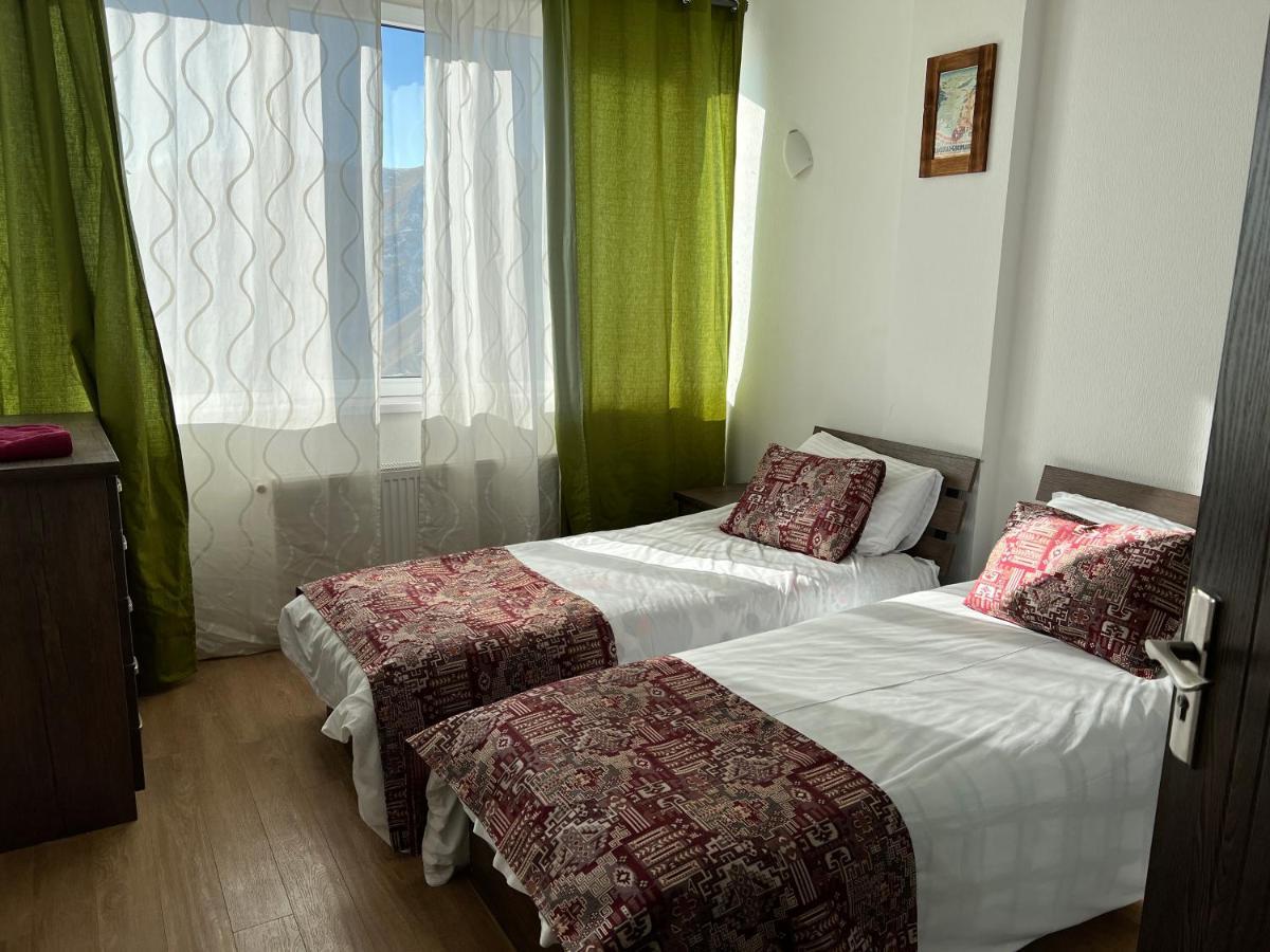 Mountain Cricket Chalets And Apartments Gudauri Ngoại thất bức ảnh