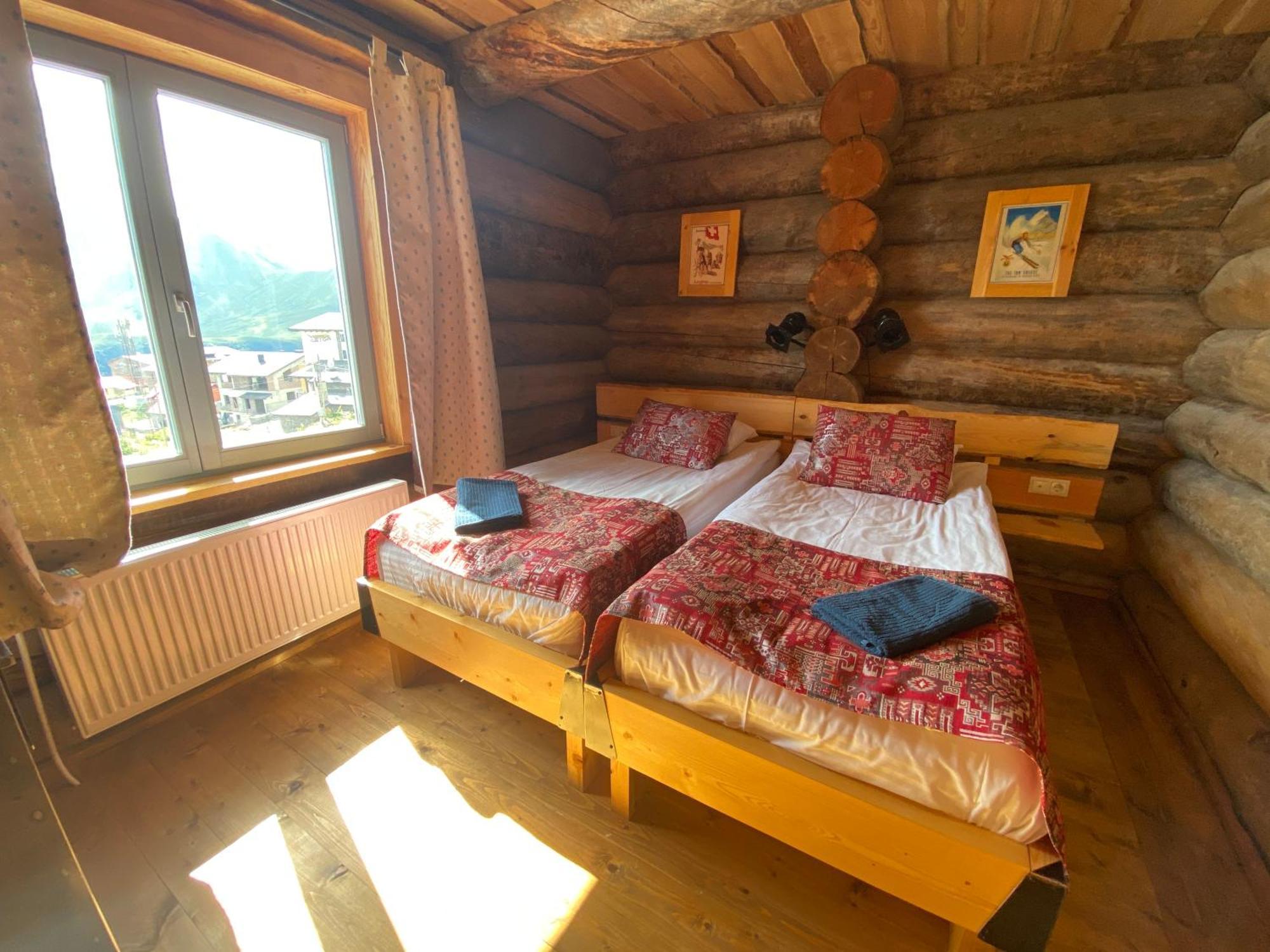 Mountain Cricket Chalets And Apartments Gudauri Ngoại thất bức ảnh