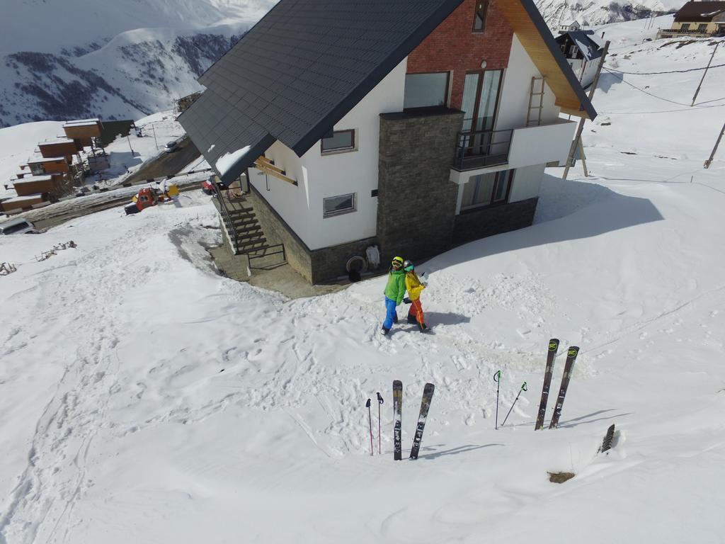 Mountain Cricket Chalets And Apartments Gudauri Ngoại thất bức ảnh